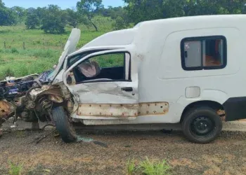 Acidente entre dois carros deixa motorista ferido na BR-359, entre Alcinópolis e Coxim Acidente entre dois carros deixa motorista ferido na BR-359, entre Alcinópolis e Coxim