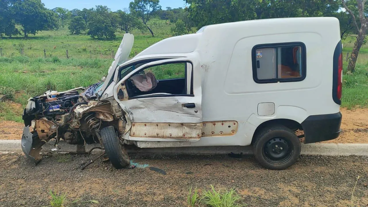 Acidente entre dois carros deixa motorista ferido na BR-359, entre Alcinópolis e Coxim