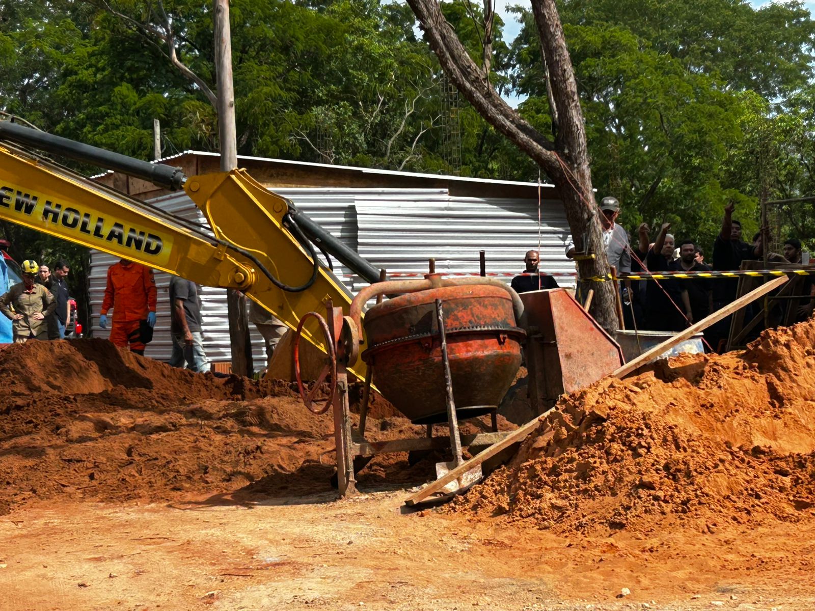 Trabalhador morre soterrado durante obra em chácara de Campo Grande