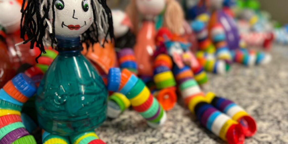 Projeto “Tampinha que Transforma” ensina crianças a prevenir a dengue e reciclar