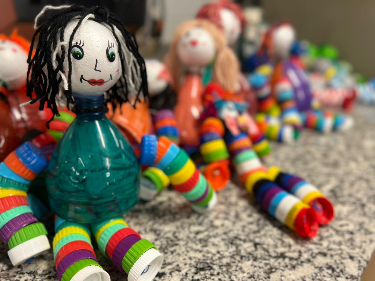 Projeto “Tampinha que Transforma” ensina crianças a prevenir a dengue e reciclar