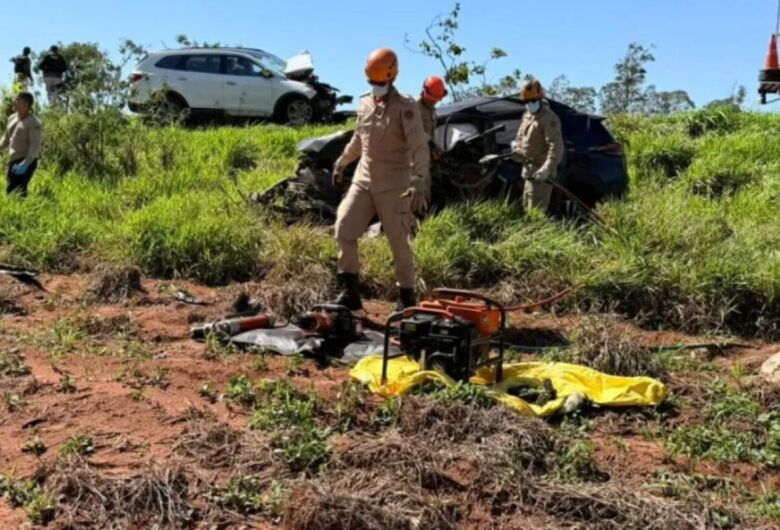 Motorista morre após tentativa de ultrapassagem na BR-267