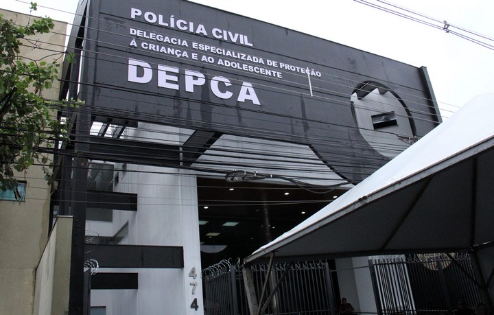 Mãe é presa em flagrante após espancar filha de 8 anos em Campo Grande