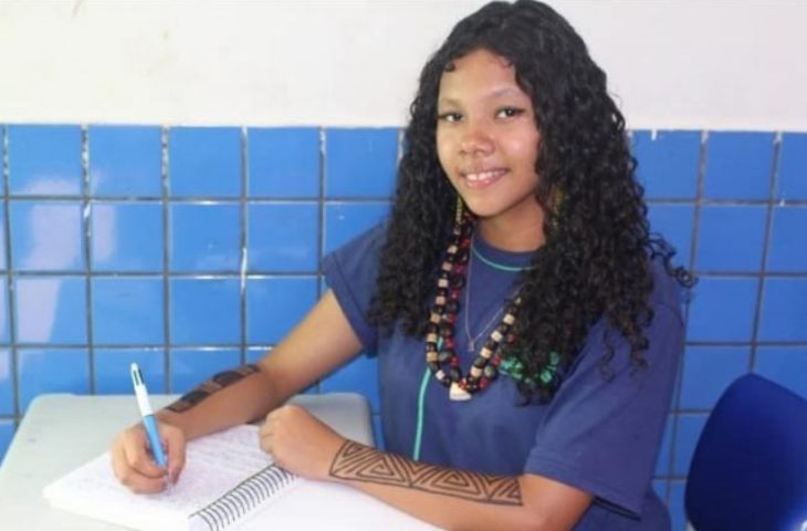 Aluna indígena conquista bolsa integral de estudos e vai realizar sonho de cursar Psicologia