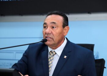 Emendas do vereador Carlão garante pistas de caminhada e quadras em praças no Recanto Pantaneiro, Talismã e José Tavares