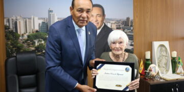 Vereador homenageia Jovelina Figueiredo pelos 101 anos de vida