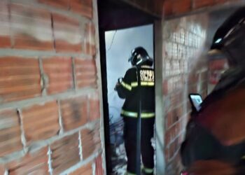Criminoso invade residência, agride casal e provoca incêndio em Aquidauana