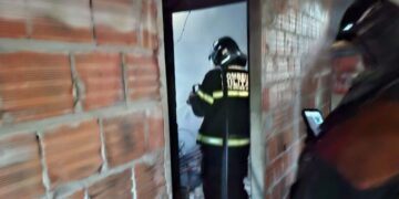 Criminoso invade residência, agride casal e provoca incêndio em Aquidauana