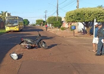 Motociclista bate em caminhão e tem múltiplas fraturas em Rio Brilhante Motociclista bate em caminhão e tem múltiplas fraturas em Rio Brilhante