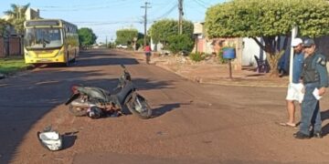 Motociclista bate em caminhão e tem múltiplas fraturas em Rio Brilhante