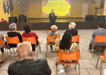 Procon municipal realiza ação em comunidade contra golpes financeiros