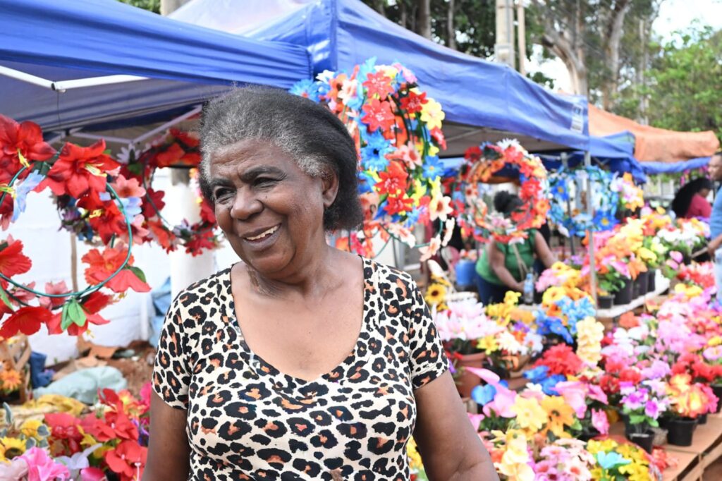 Campo-grandenses homenageiam entes queridos no Dia de Finados Campo-grandenses homenageiam entes queridos no Dia de Finados
