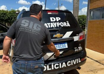 Homem é preso por descumprir medidas protetivas e possuir arma irregular Homem é preso por descumprir medidas protetivas e possuir arma irregular