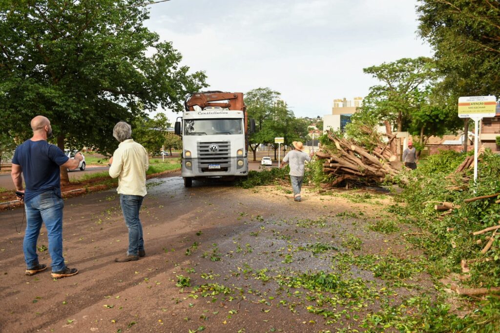 Prefeitura mobiliza forças municipais após temporal com ventos de 88,9 km/h