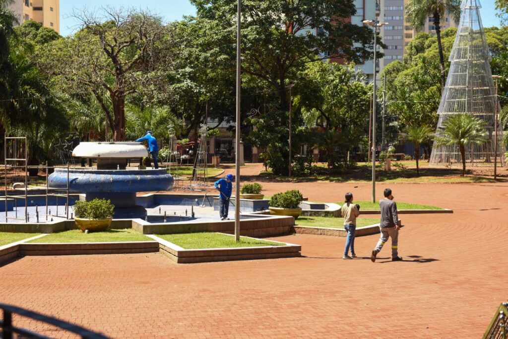 Obras no chafariz da Praça Ary Coelho avançam e alteram fluxo de visitantes