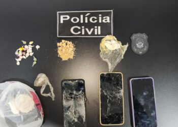 Três pessoas são presas em Santa Rita do Pardo por tráfico de drogas e roubo Três pessoas são presas em Santa Rita do Pardo por tráfico de drogas e roubo