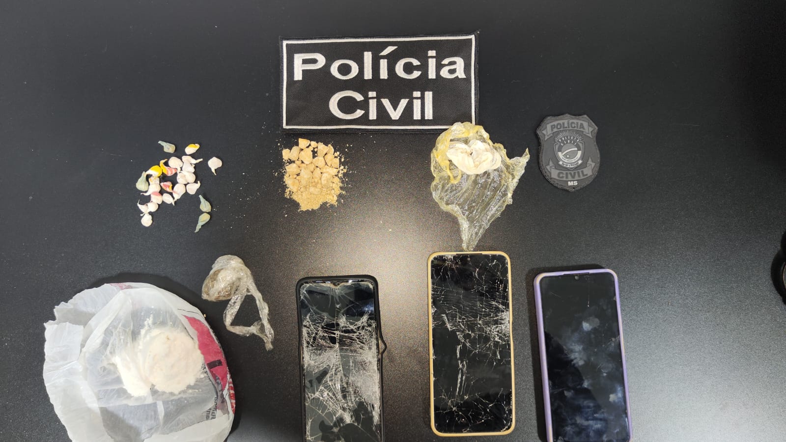 Três pessoas são presas em Santa Rita do Pardo por tráfico de drogas e roubo