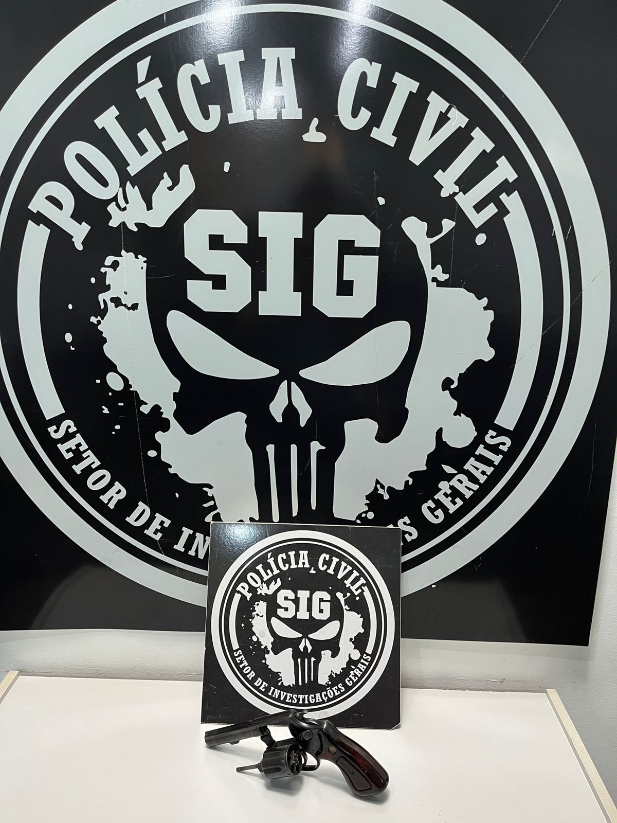 Comerciante é atingida por tiros durante discussão e suspeito é preso