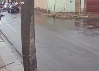 Mulher é arremessada e morre em grave acidente entre moto e carros no Leblon