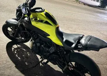 Jovem é preso após fugir da Polícia pilotando moto sem placa