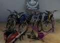 Grupo de adolescentes é flagrado desmontando bicicletas elétricas roubadas em Três Lagoas