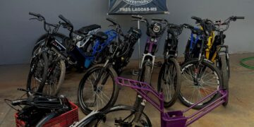Grupo de adolescentes é flagrado desmontando bicicletas elétricas roubadas em Três Lagoas