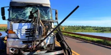 Carretinha desgovernada atinge caminhão e assusta motorista na MS-395