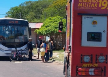 Adolescente é atropelada ao atravessar rua de bicicleta em Corumbá