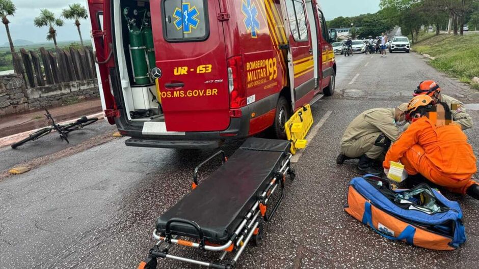 Motociclista é socorrida após cair em via que liga Corumbá a Ladário