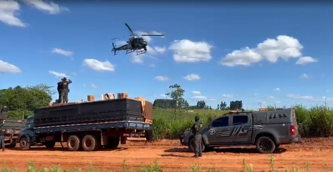 DOF apreende cigarros contrabandeados e agrotóxicos em Mundo Novo