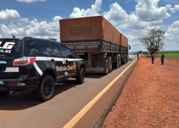 Casal de SP é flagado transportando carreta roubada rumo à fronteira