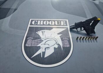 PM apreende pistola de uso restrito e prende motorista durante patrulhamento no Bairro Bandeirantes