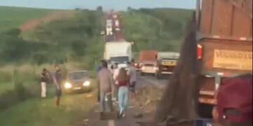 Carretas se envolvem em grave acidente na BR-163 entre Eldorado e Itaquiraí (vídeo)