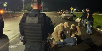 Motociclista é socorrido após acidente com caminhonete em Nova Andradina