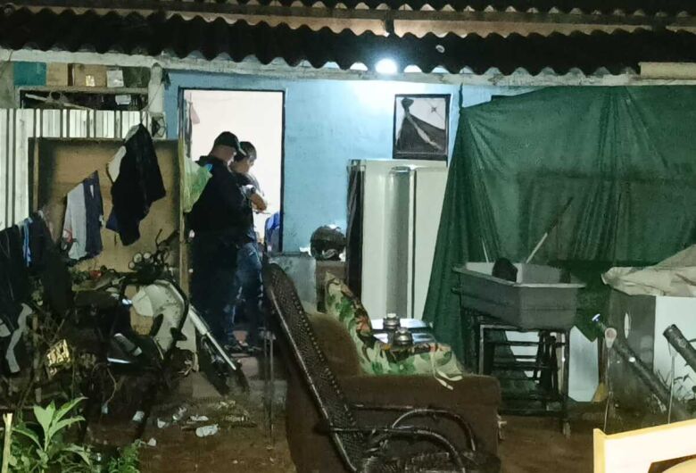 Autor de feminicídio aguarda audiência de custódia em Dourados