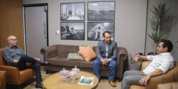 Presidente da Câmara debate com Associação Comercial melhorias em leis para atrair investimentos