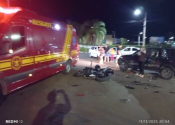 Jovem fica gravemente ferido em acidente entre carro e moto em Chapadão do Sul Jovem fica gravemente ferido em acidente entre carro e moto em Chapadão do Sul
