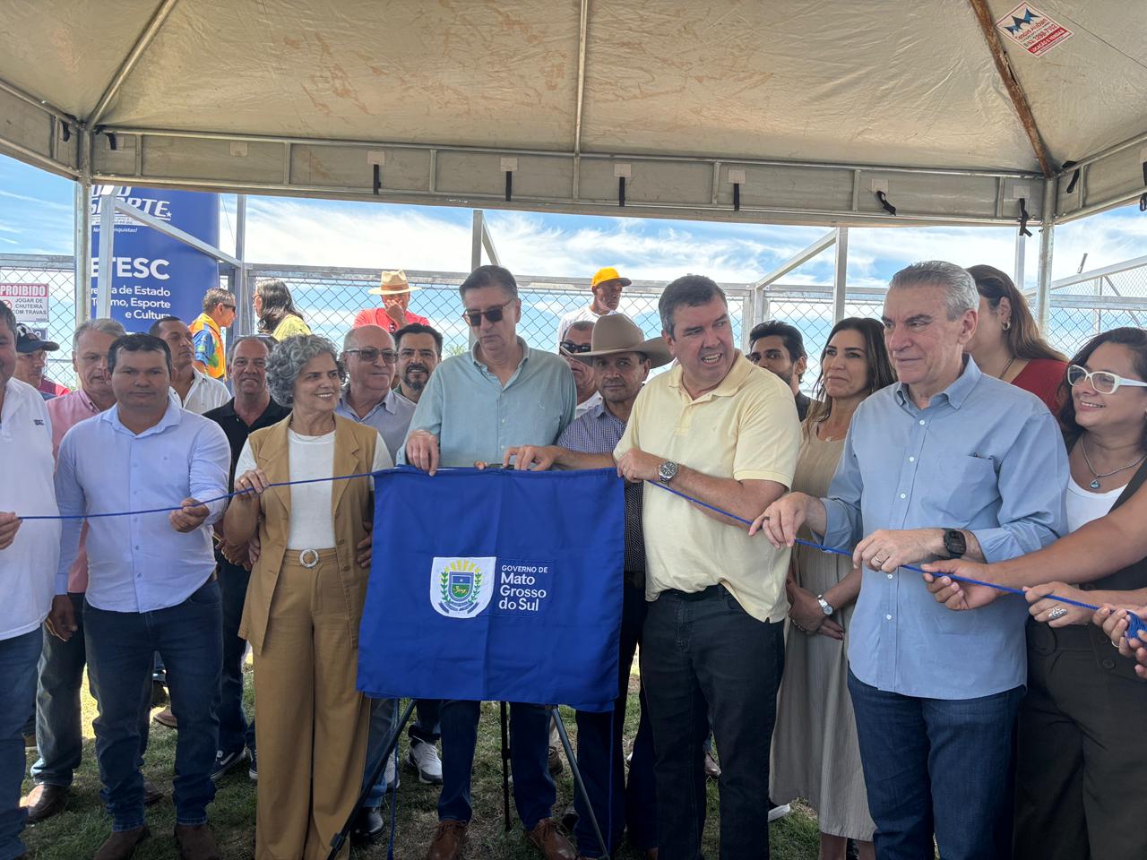 Bodoquena inaugura arena esportiva com presença do governador Eduardo Riedel e do deputado Paulo Corrêa