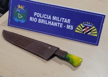 Briga em rua de Rio Brilhante termina com homem esfaqueado e confusão generalizada Briga em rua de Rio Brilhante termina com homem esfaqueado e confusão generalizada