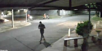 Câmeras registram vai e vem de homem antes de incêndio que matou familia em Rochedo