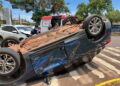 BMW capota em cruzamento de Dourados e deixa trânsito lento