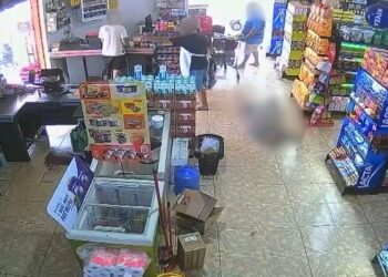 Homem é esfaqueado dentro de mercado após desentendimento na Vila Nasser (vídeo)