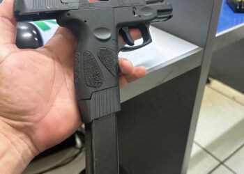 Pistola e munições são apreendidas após disparos em via pública em Campo Grande (vídeo) Pistola e munições são apreendidas após disparos em via pública em Campo Grande (vídeo)