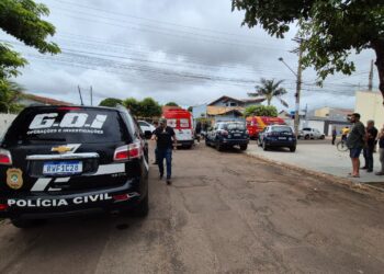 Mulher morre esfaqueada durante briga de casal em Campo Grande Mulher morre esfaqueada durante briga de casal em Campo Grande