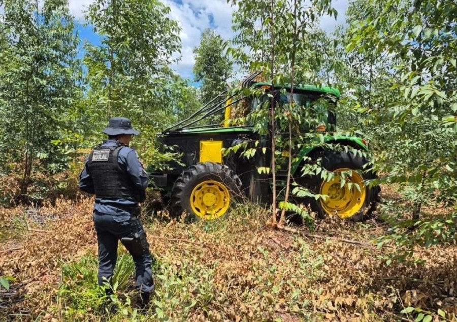 Trator furtado é recuperado em fazenda de MS