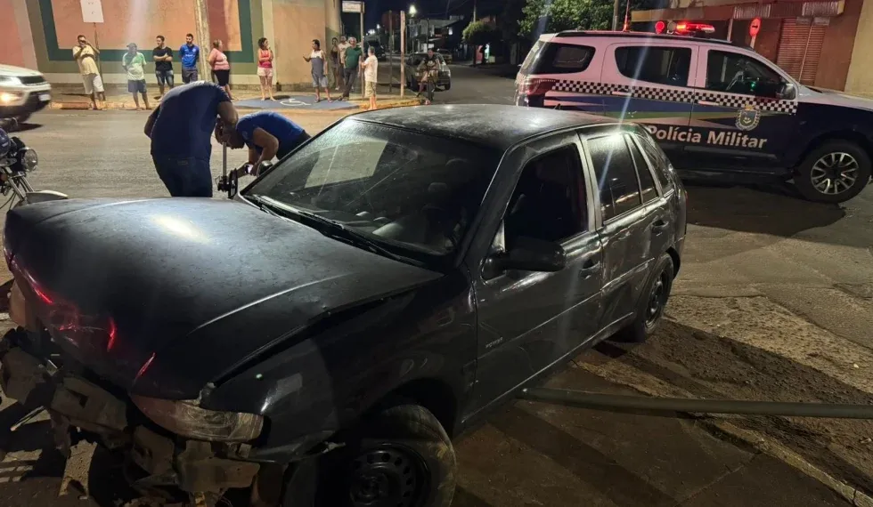 Homem é preso após furtar carro e causar acidente durante fuga