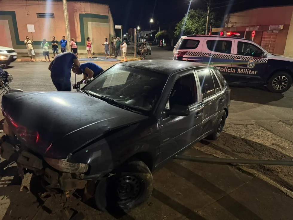 Homem é preso após furtar carro e causar acidente durante fuga