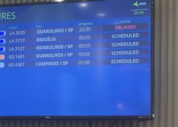 LATAM vira pesadelo de fim de ano: passageiros estão há mais de 10 horas ilhados em Campo Grande e podem perder conexões