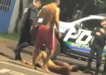 Pedreiro mostra órgão genital para adolescentes e acaba detido