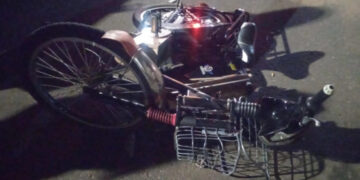 Jovem morre após acidente entre bicicleta elétrica e caminhonete